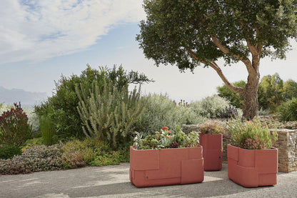 Aarde Planter-Contract Furniture Store for hospitality, leisure & commercial projects