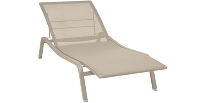 Alizé 8906 Lounger-Contract Furniture Store for hospitality, leisure & commercial projects