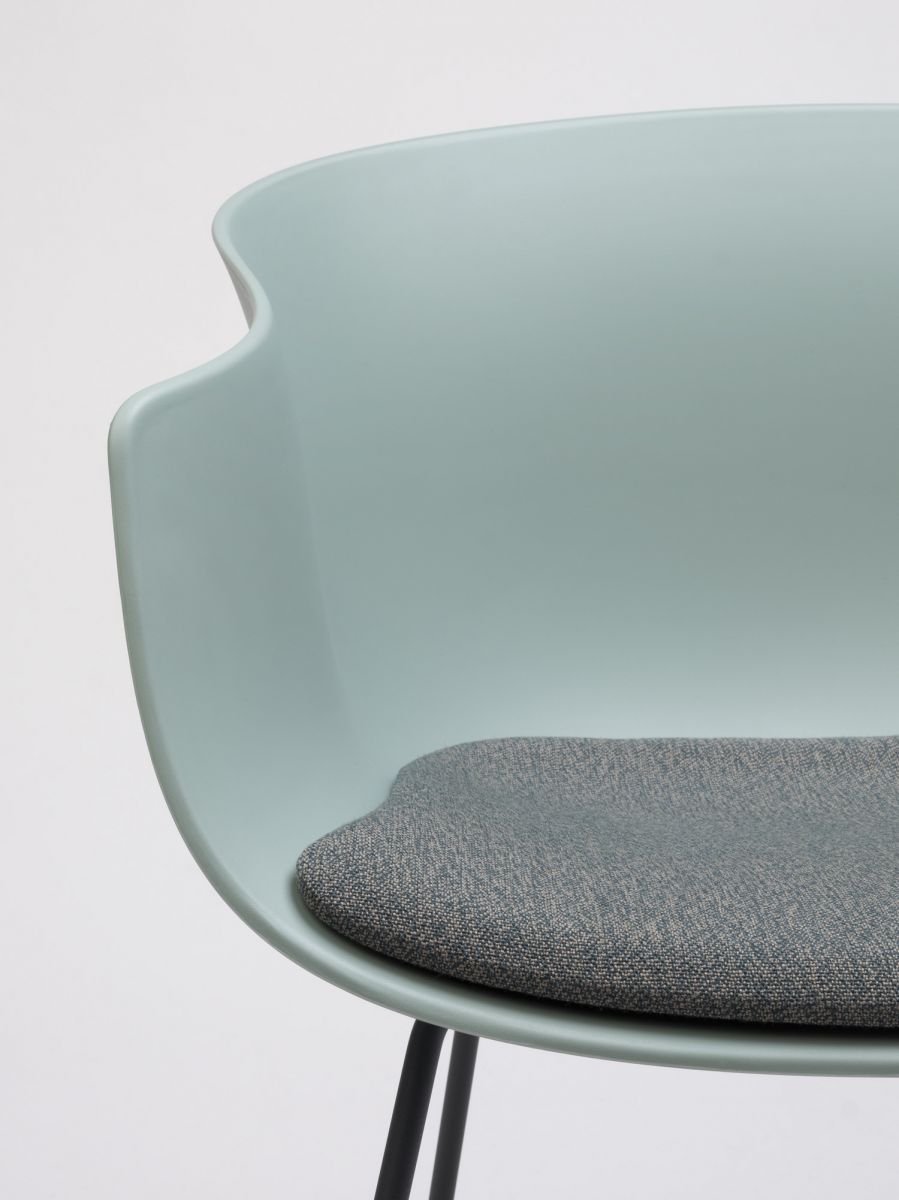 Bai Sled Armchair-Contract Furniture Store for hospitality, leisure & commercial projects