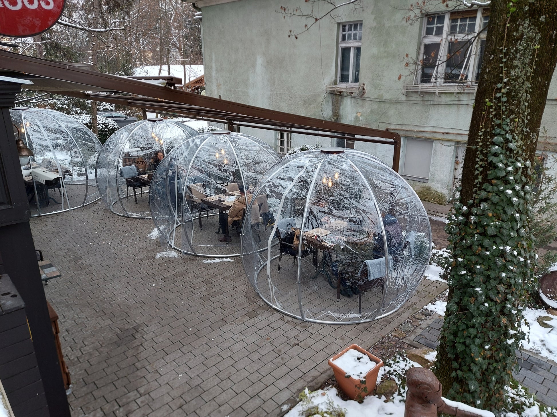 Igloo Outdoor Oslo Dining Pod-Contract Furniture Store for hospitality & leisure and commercial projects