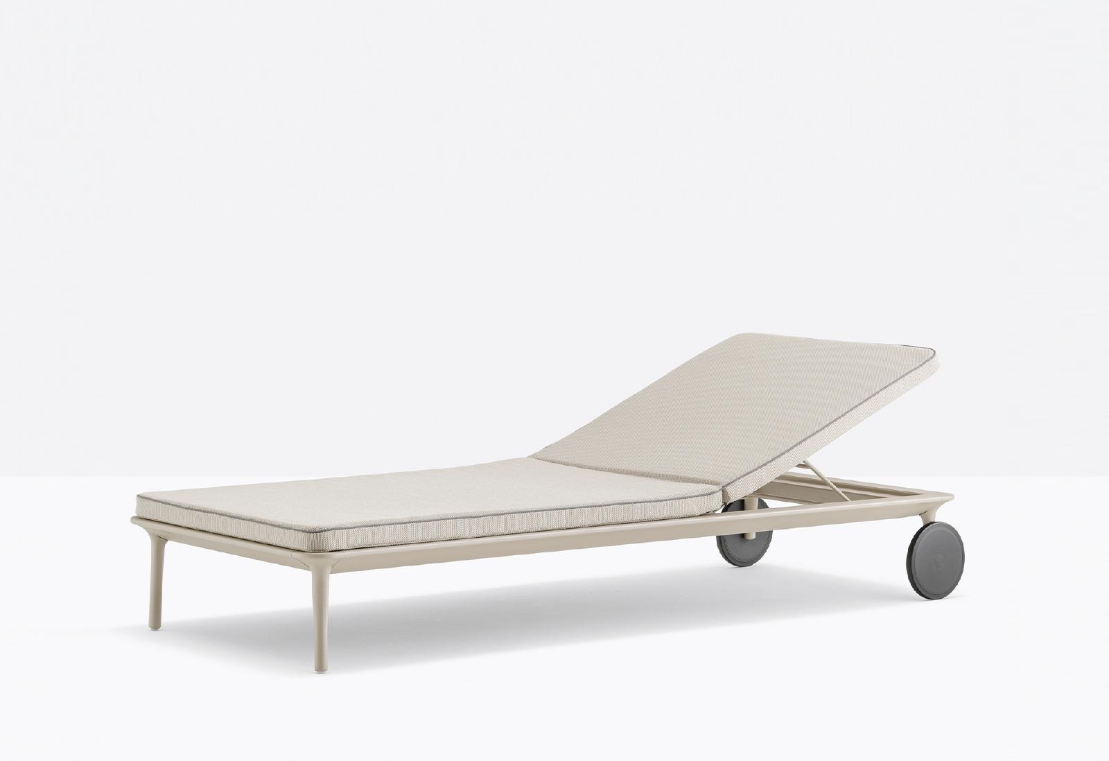 Reva Lounger-Contract Furniture Store for hospitality, leisure & commercial projects