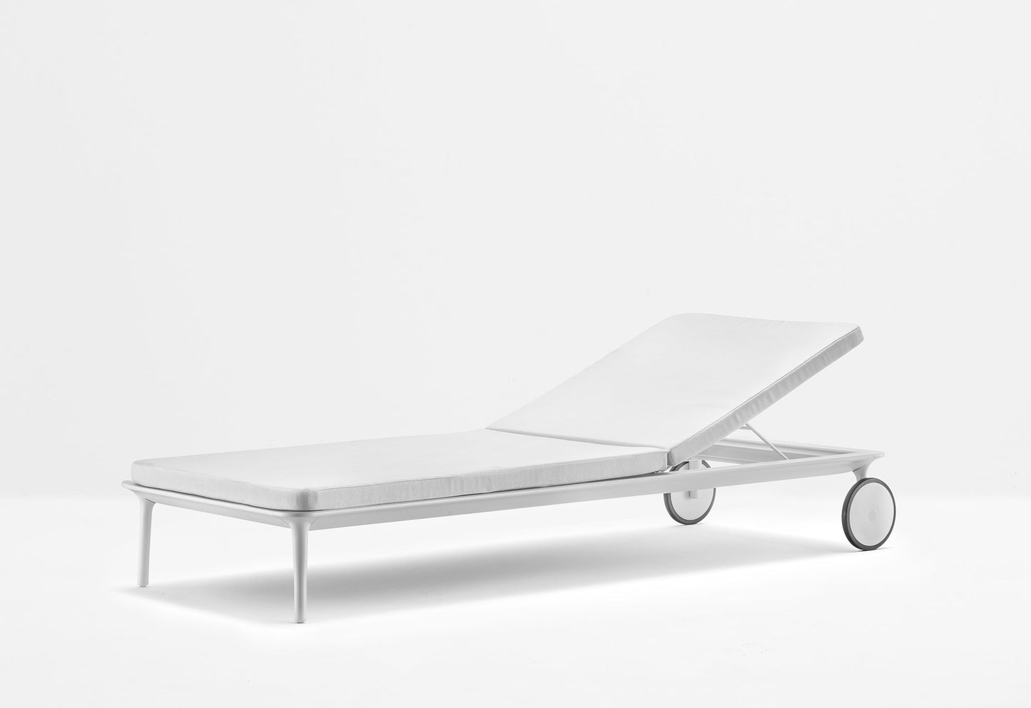 Reva Lounger-Contract Furniture Store for hospitality, leisure & commercial projects