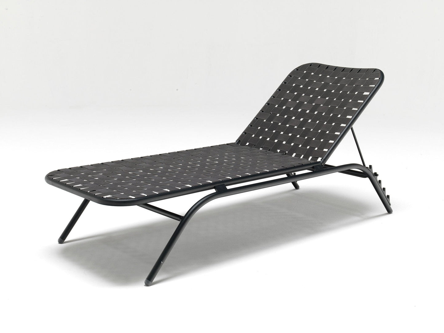 Yard 504 Lounger-Contract Furniture Store